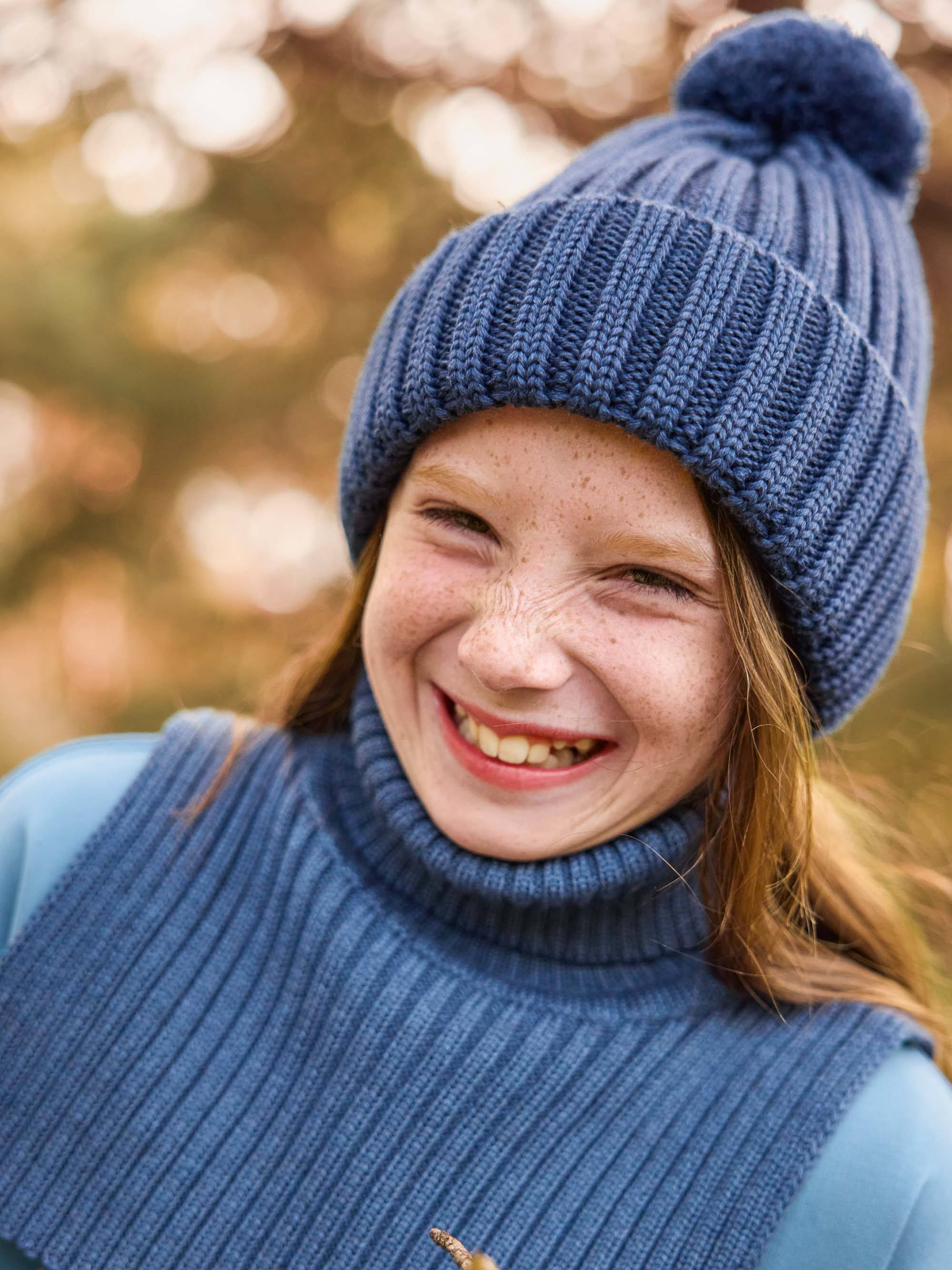 Granatowa czapka merino z pomponem