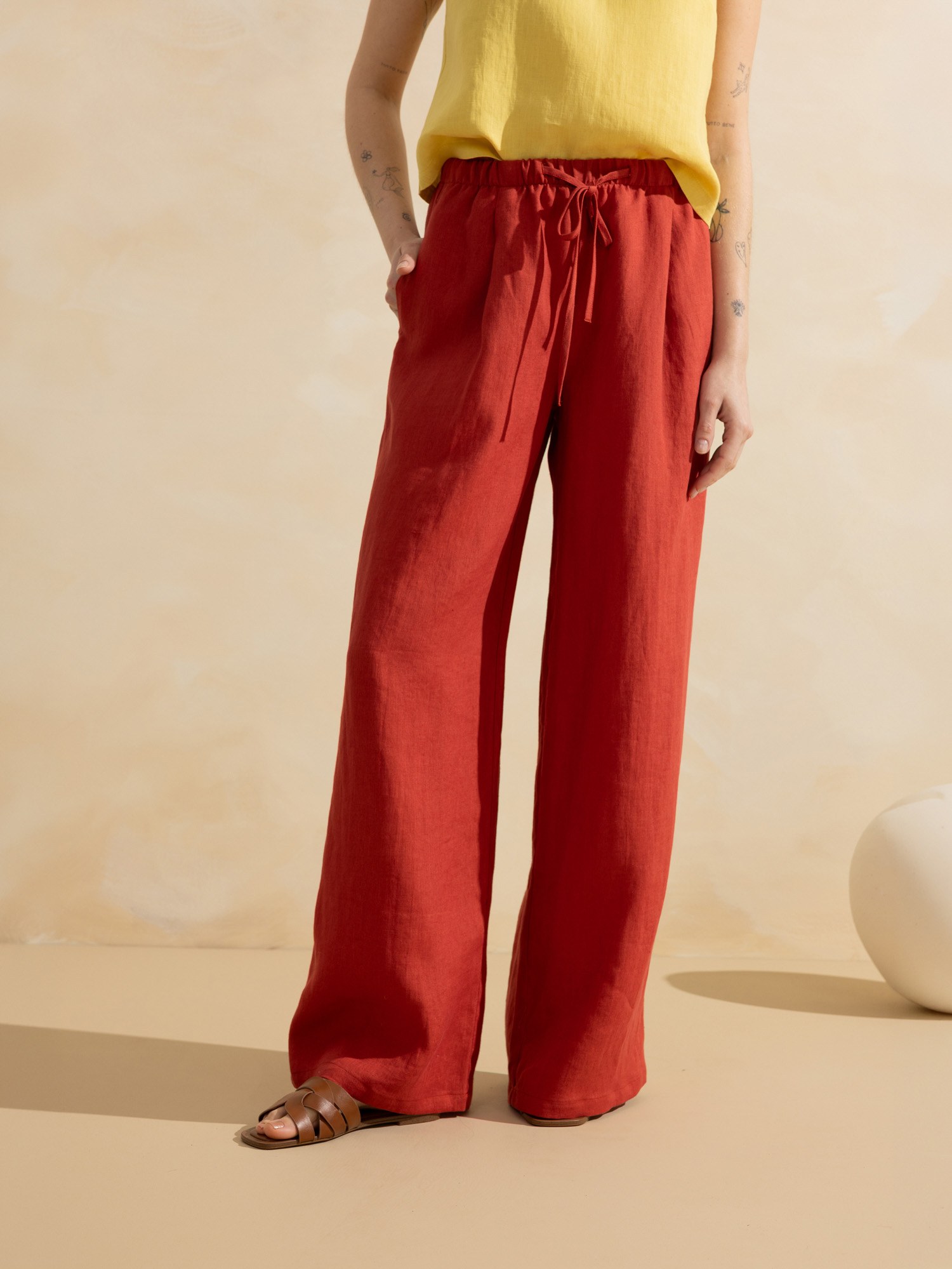 Ceglaste spodnie lniane damskie SHORT