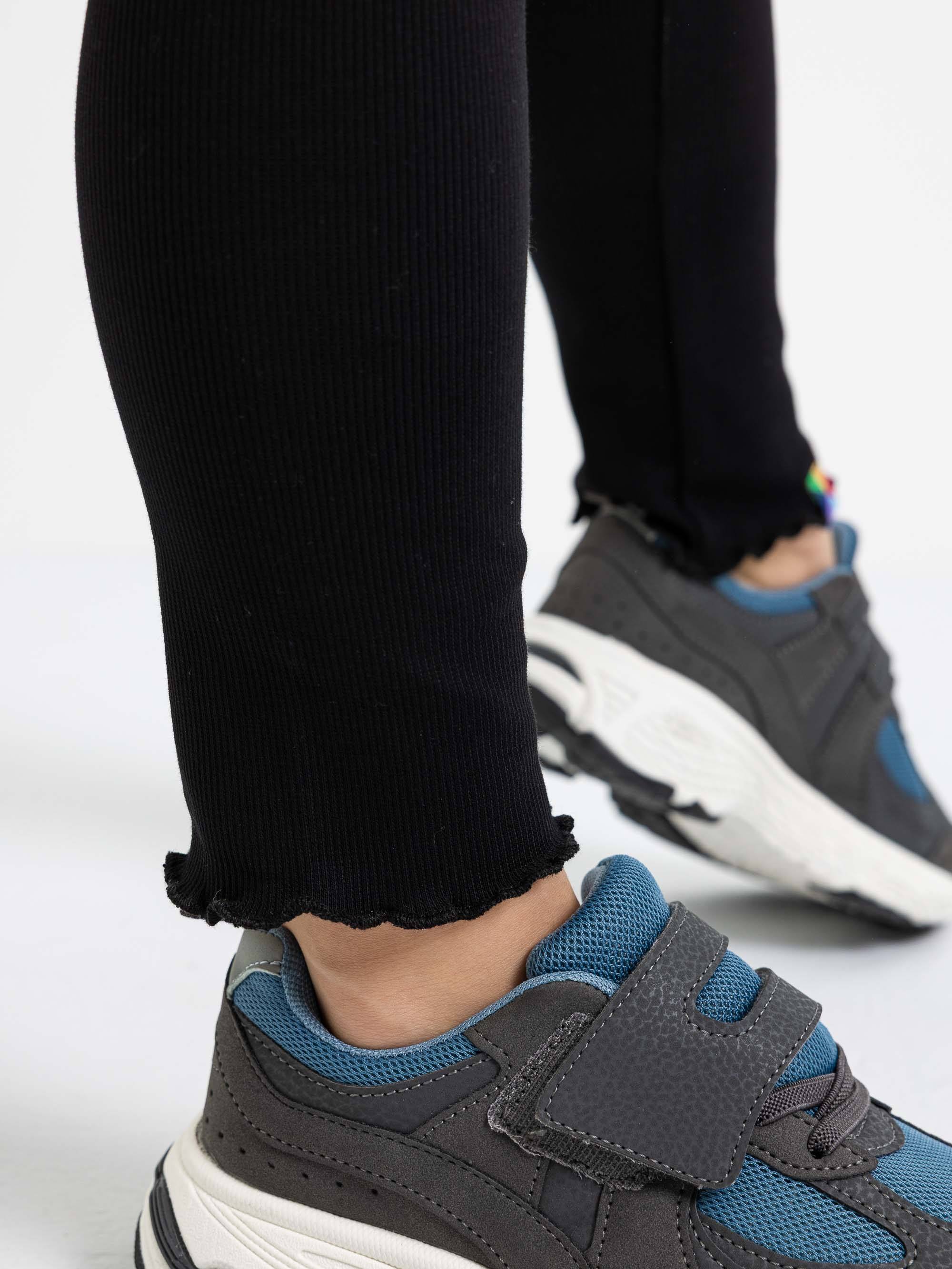 Czarne legginsy prążkowane Junior