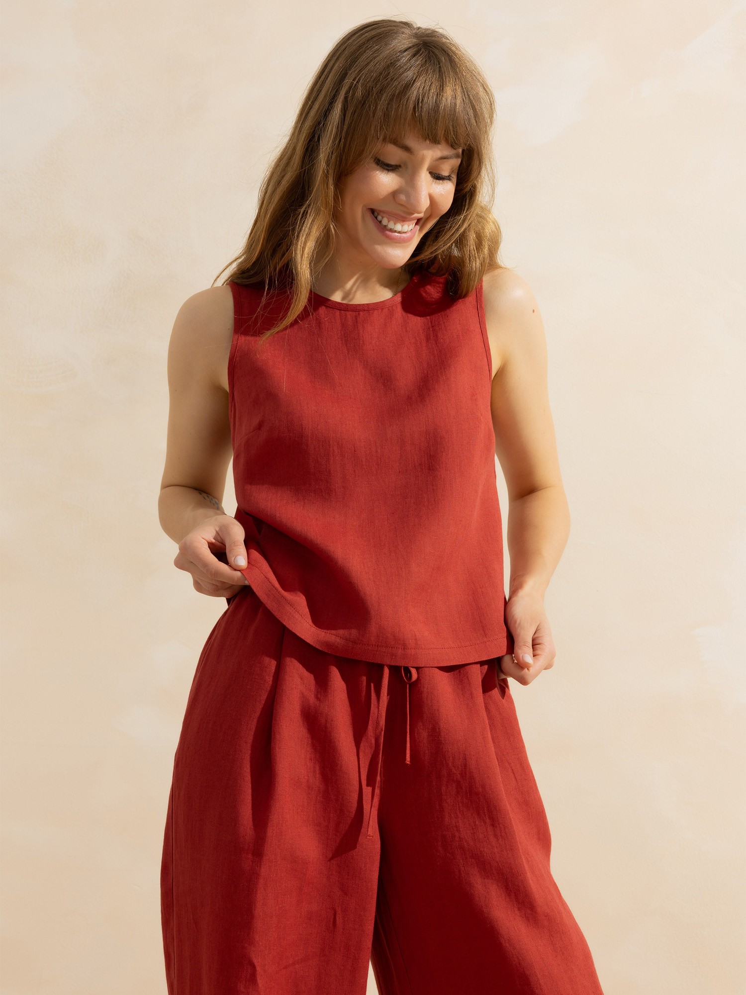 Ceglaste spodnie lniane damskie SHORT