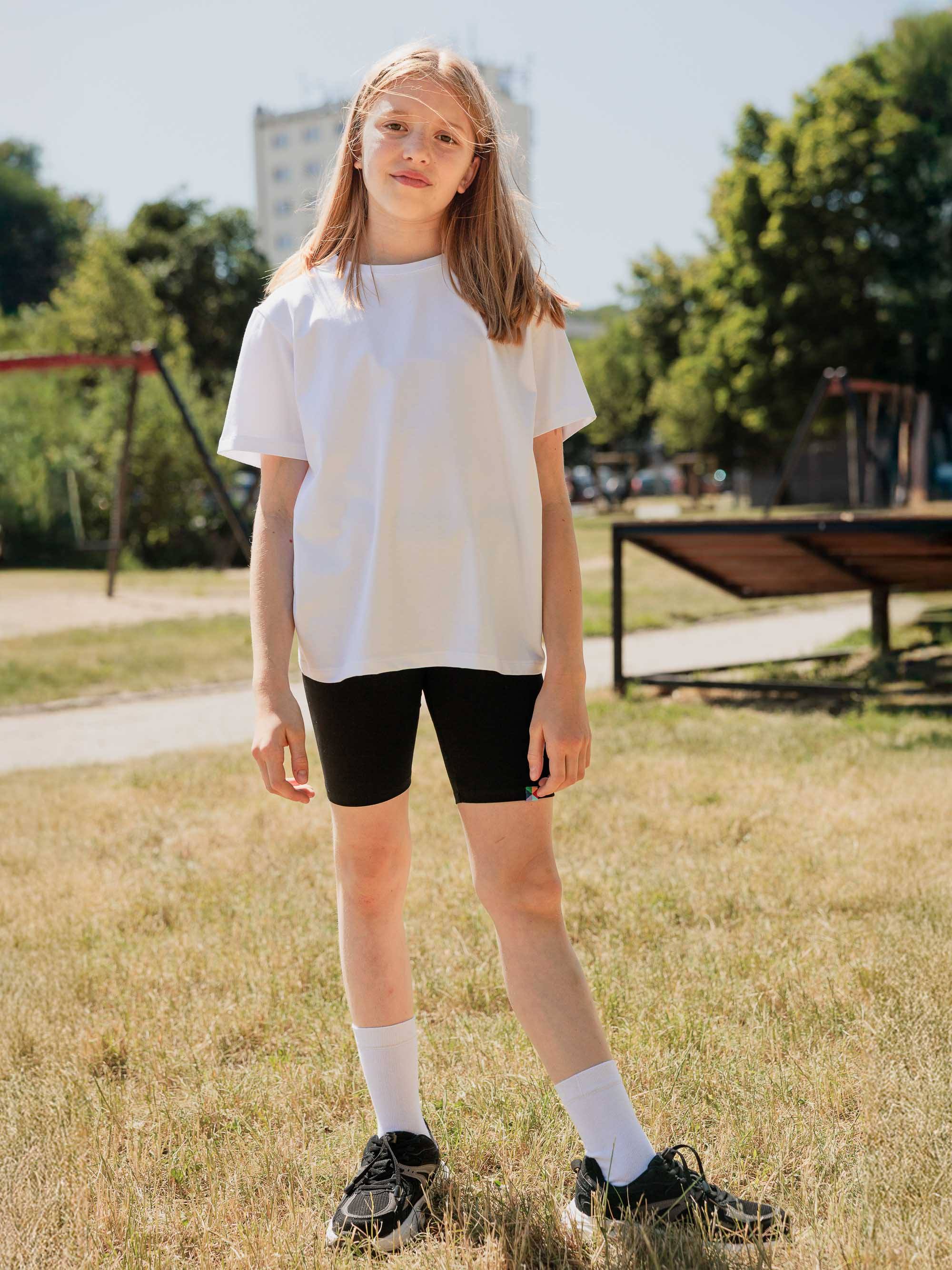 Biały T-shirt ze ściągaczem