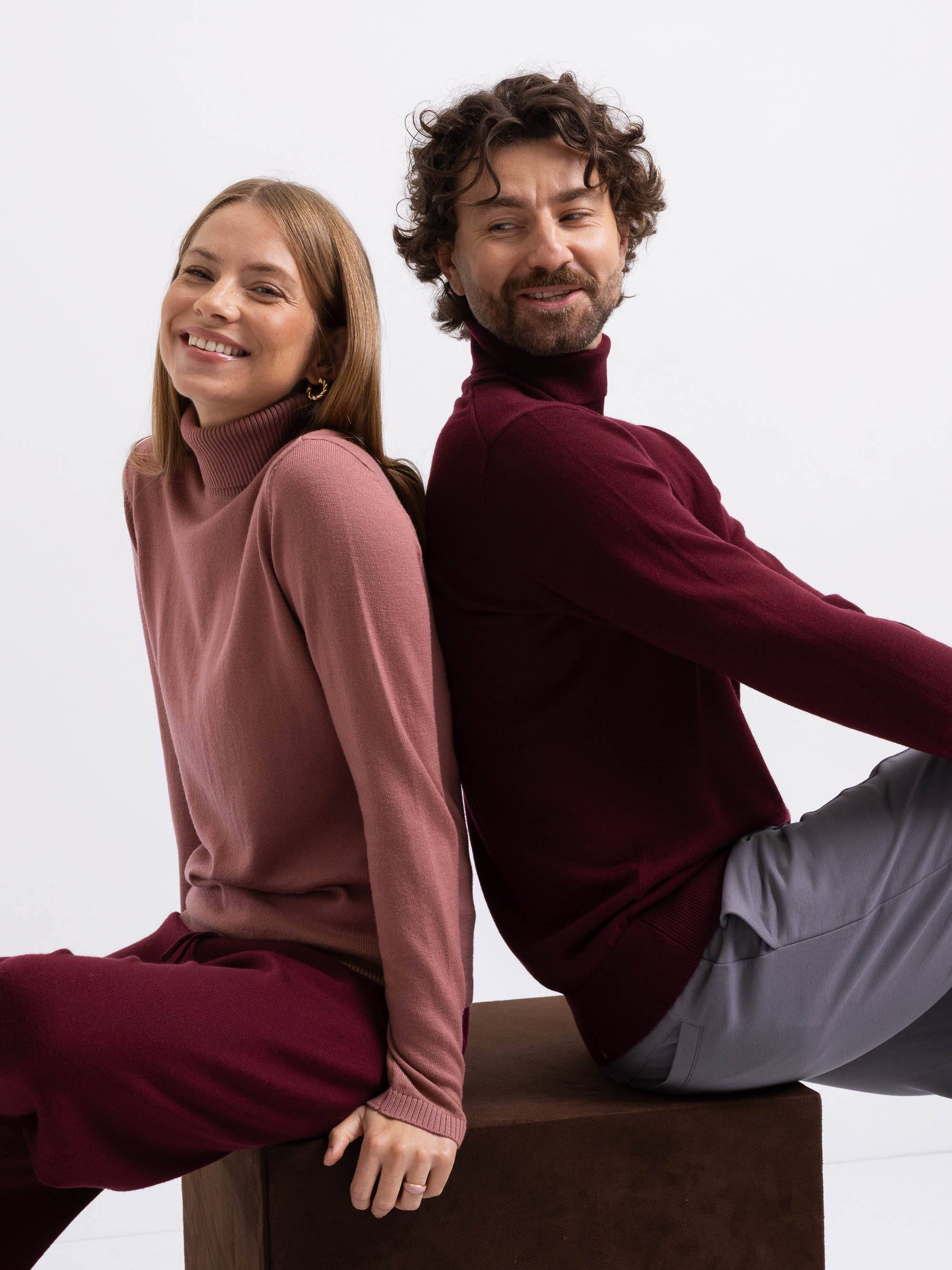 Ciemnoróżowy golf z wełny merino damski