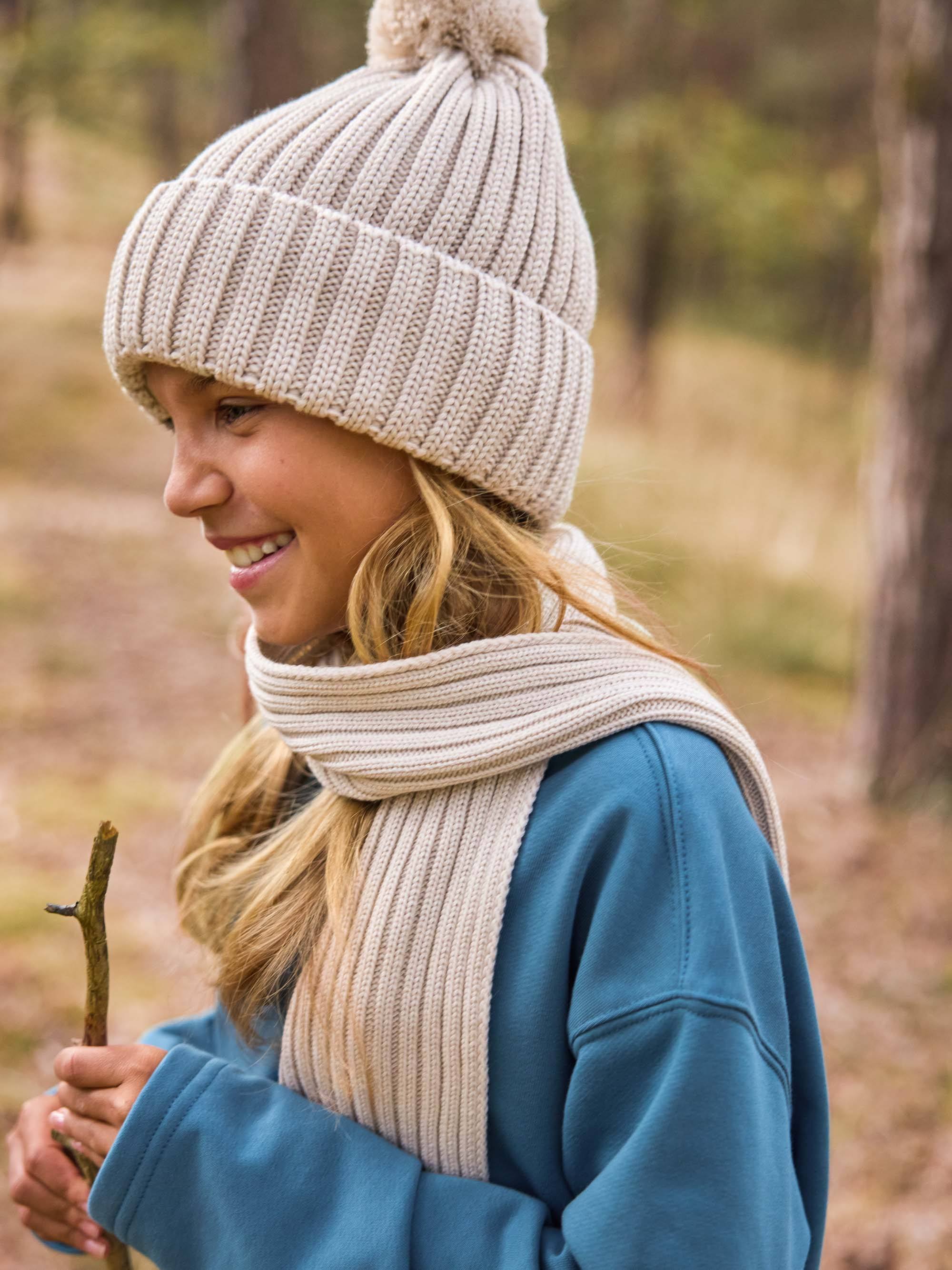 Jasnobeżowa czapka merino z pomponem