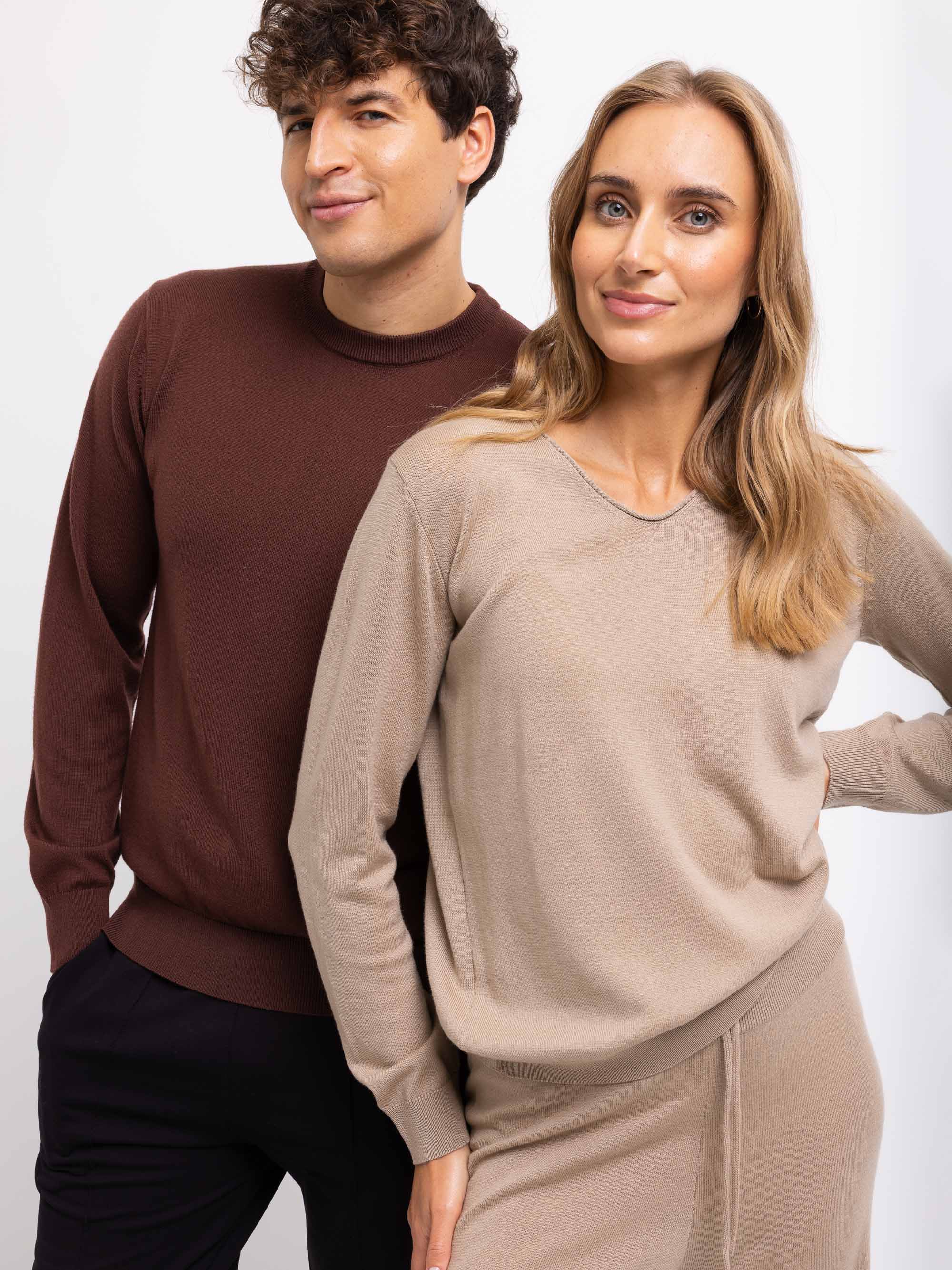 Brązowy sweter z wełny merino męski