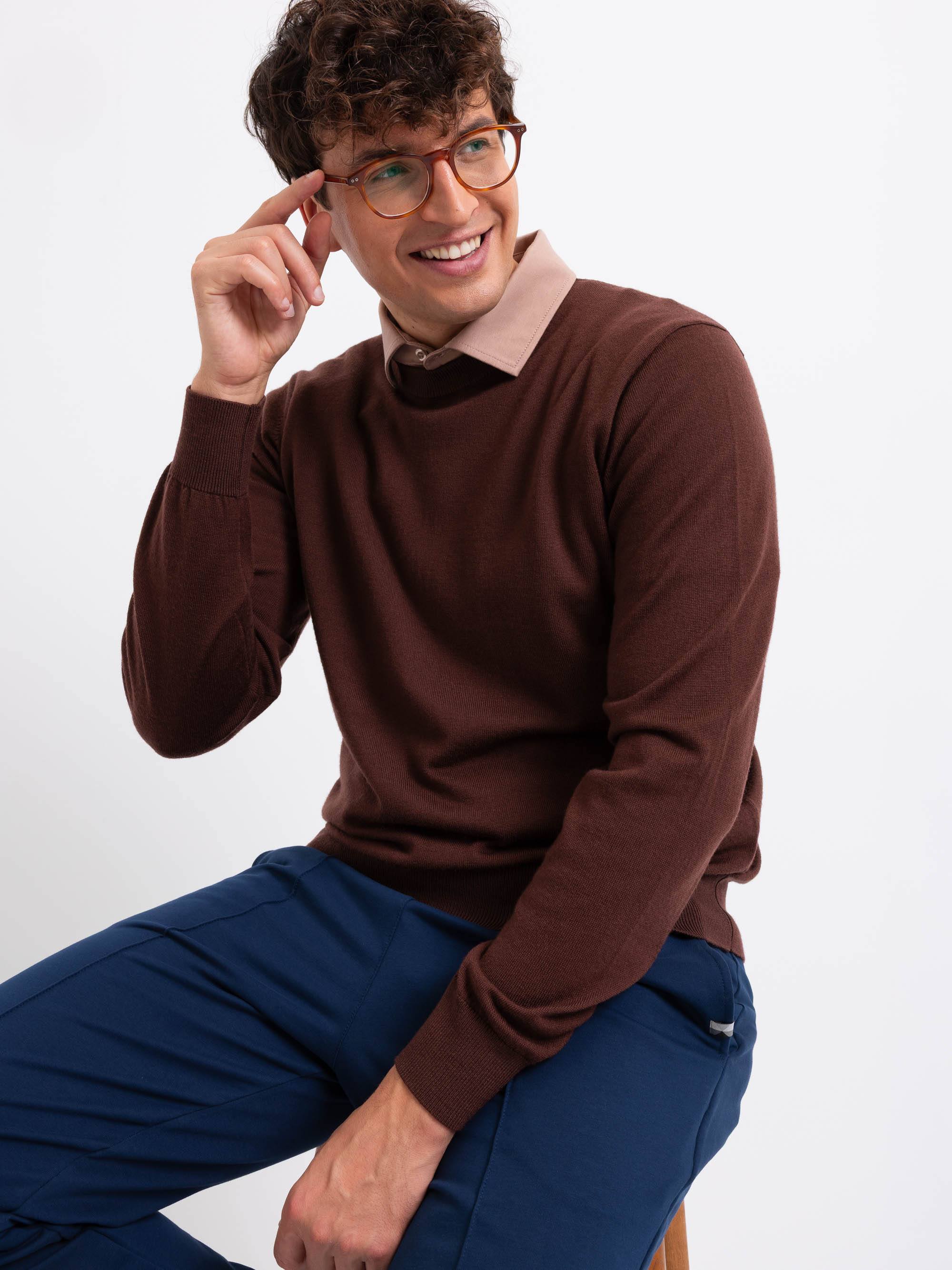 Brązowy sweter z wełny merino męski